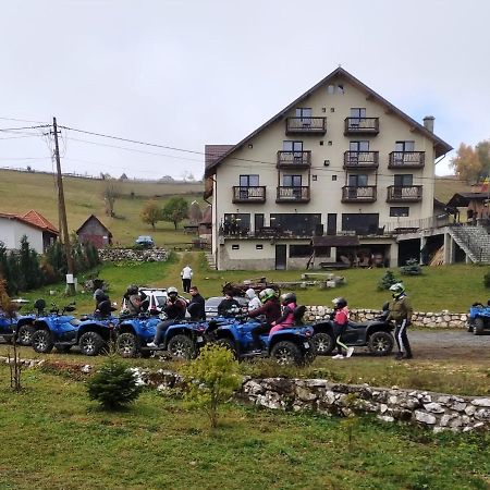 Pensiunea Ursul Carcotas Фундата Екстериор снимка