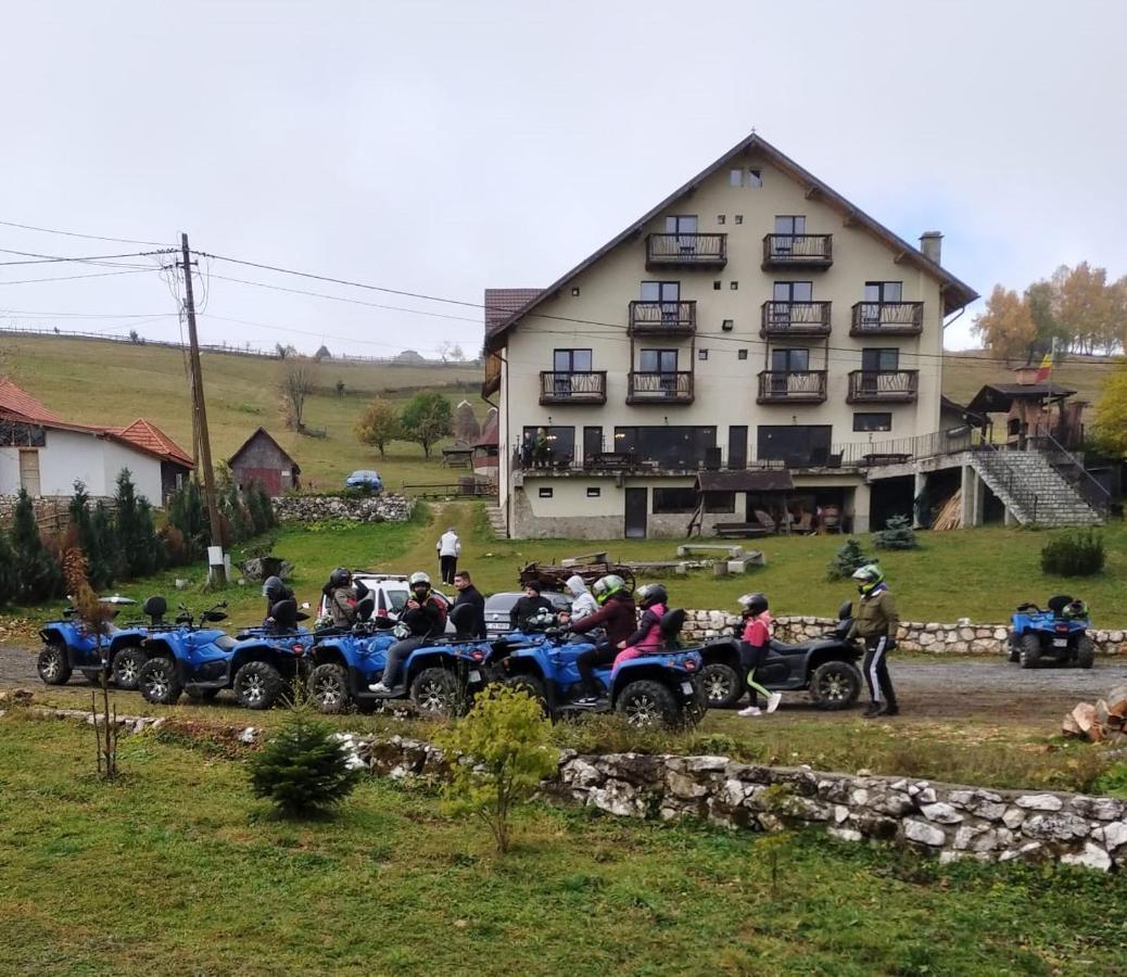 Pensiunea Ursul Carcotas Фундата Екстериор снимка